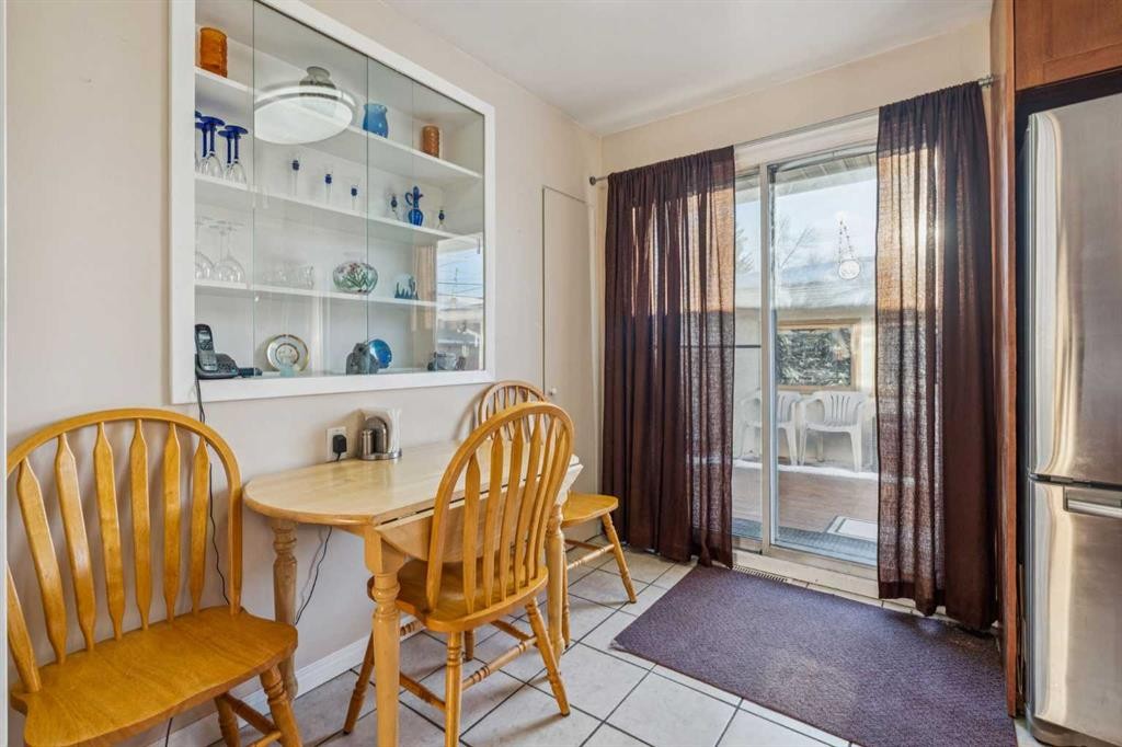 2048 33 Street Se, Calgary, AB - Indoor