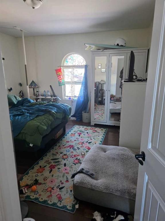 1116 37 Street Se, Calgary, AB - Indoor Photo Showing Bedroom