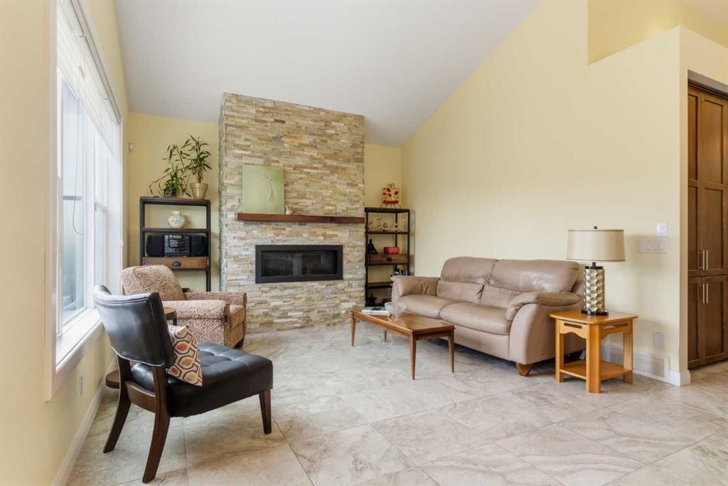 171 Evanswood Circle Nw, Calgary, AB - Indoor Photo Showing Living Room With Fireplace