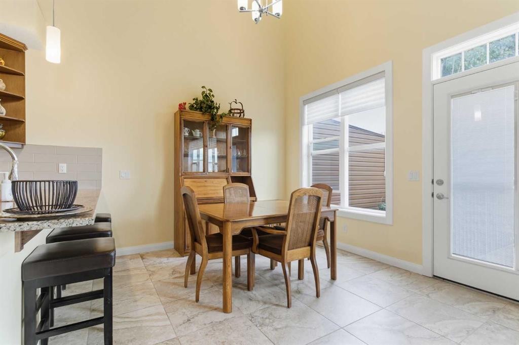 171 Evanswood Circle Nw, Calgary, AB - Indoor Photo Showing Dining Room
