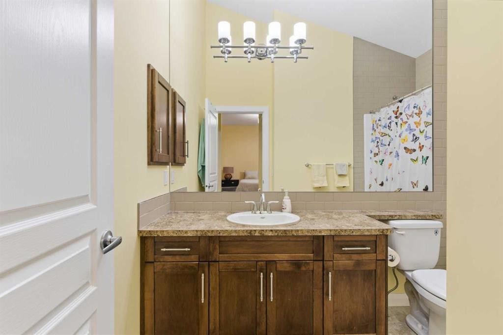171 Evanswood Circle Nw, Calgary, AB - Indoor Photo Showing Bathroom