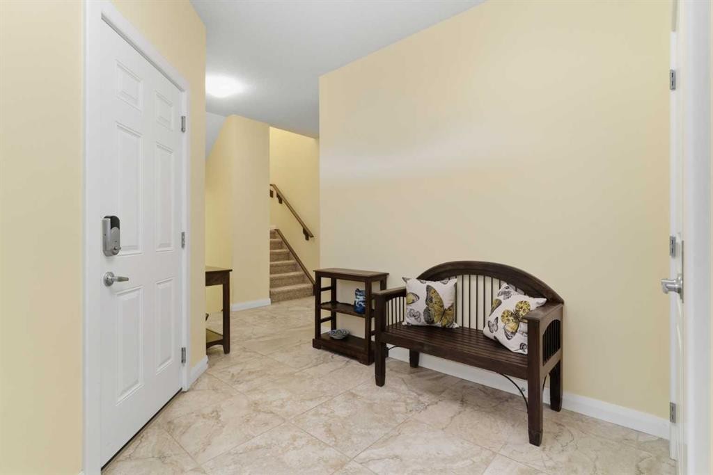 171 Evanswood Circle Nw, Calgary, AB - Indoor Photo Showing Other Room