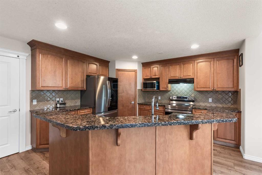 7 Everglade Circle Sw, Calgary, AB - Indoor Photo Showing Kitchen With Stainless Steel Kitchen With Upgraded Kitchen