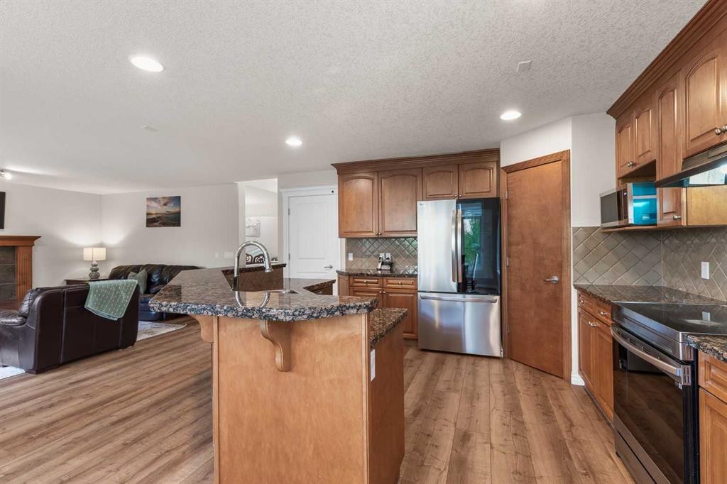 7 Everglade Circle Sw, Calgary, AB - Indoor Photo Showing Kitchen With Stainless Steel Kitchen