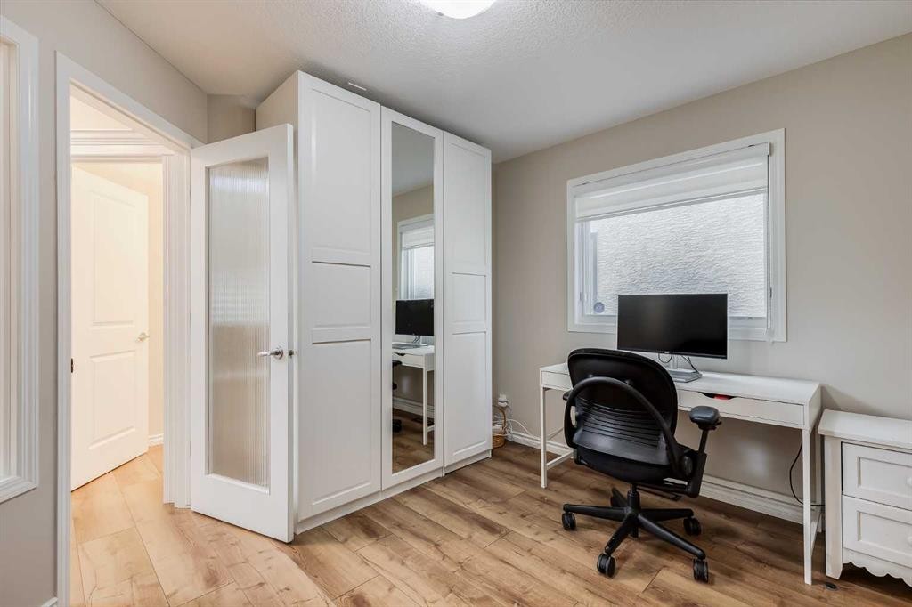 7 Everglade Circle Sw, Calgary, AB - Indoor Photo Showing Office