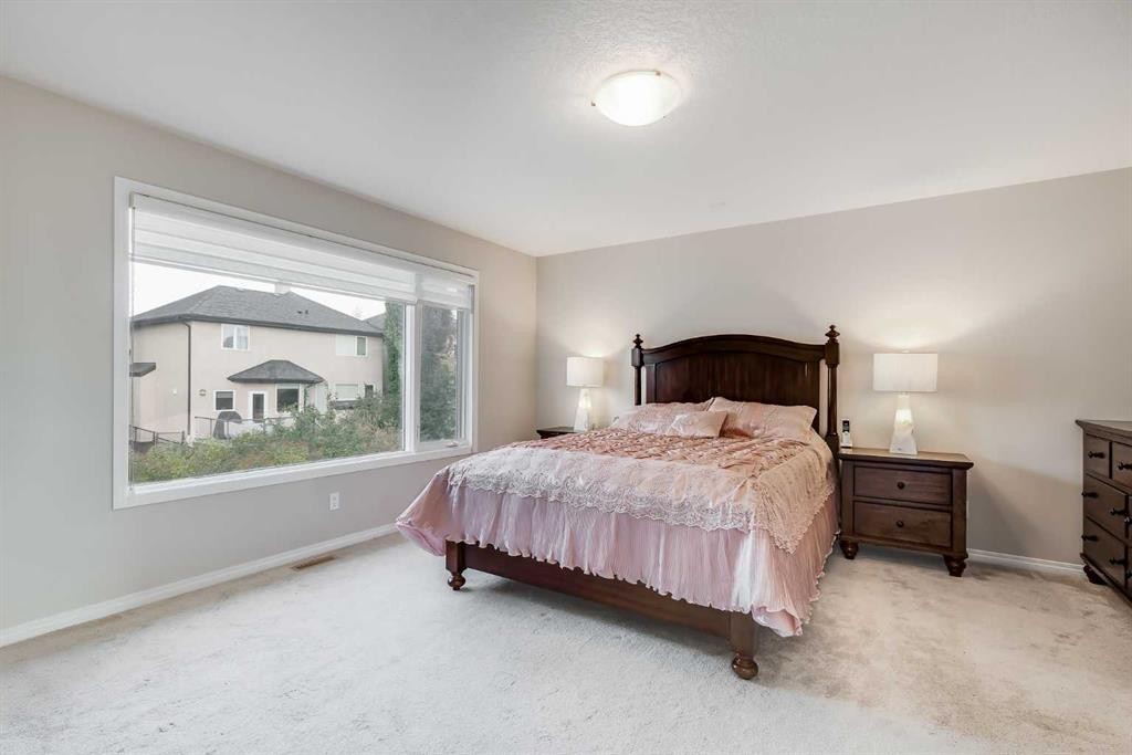 7 Everglade Circle Sw, Calgary, AB - Indoor Photo Showing Bedroom