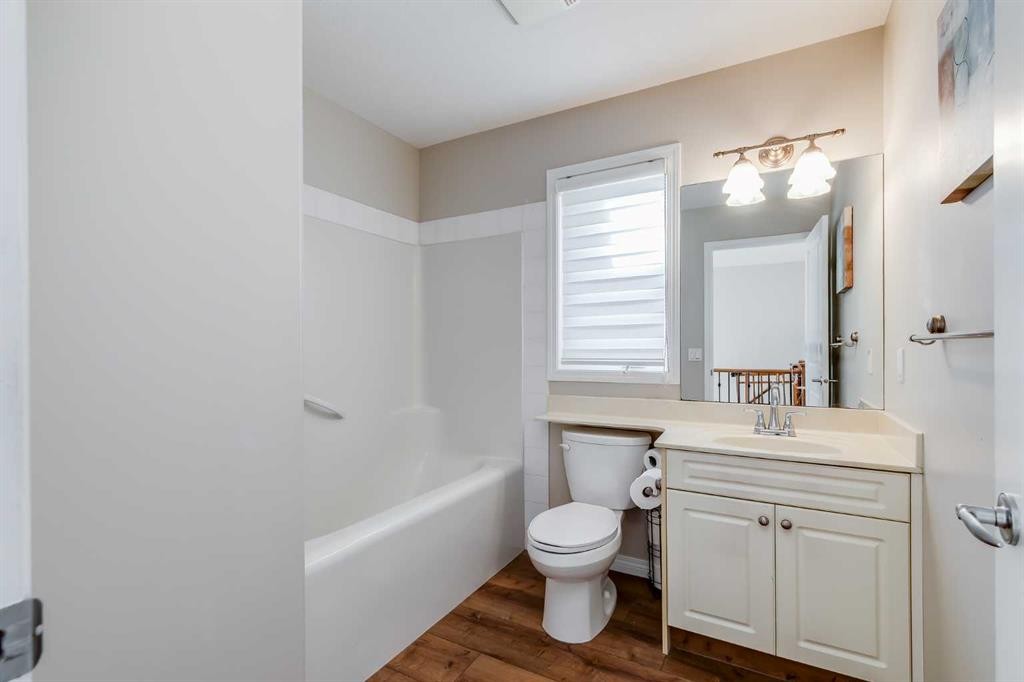 7 Everglade Circle Sw, Calgary, AB - Indoor Photo Showing Bathroom