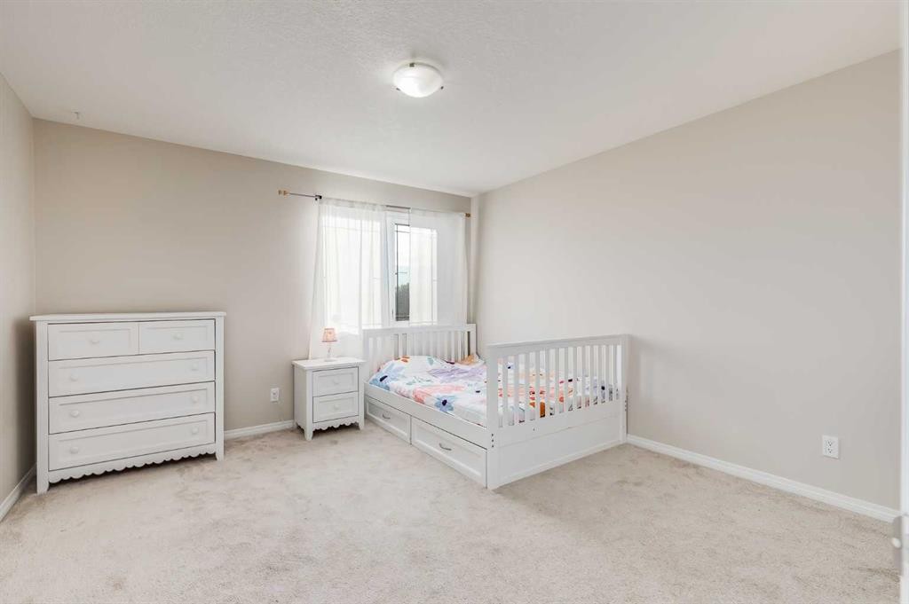 7 Everglade Circle Sw, Calgary, AB - Indoor Photo Showing Bedroom