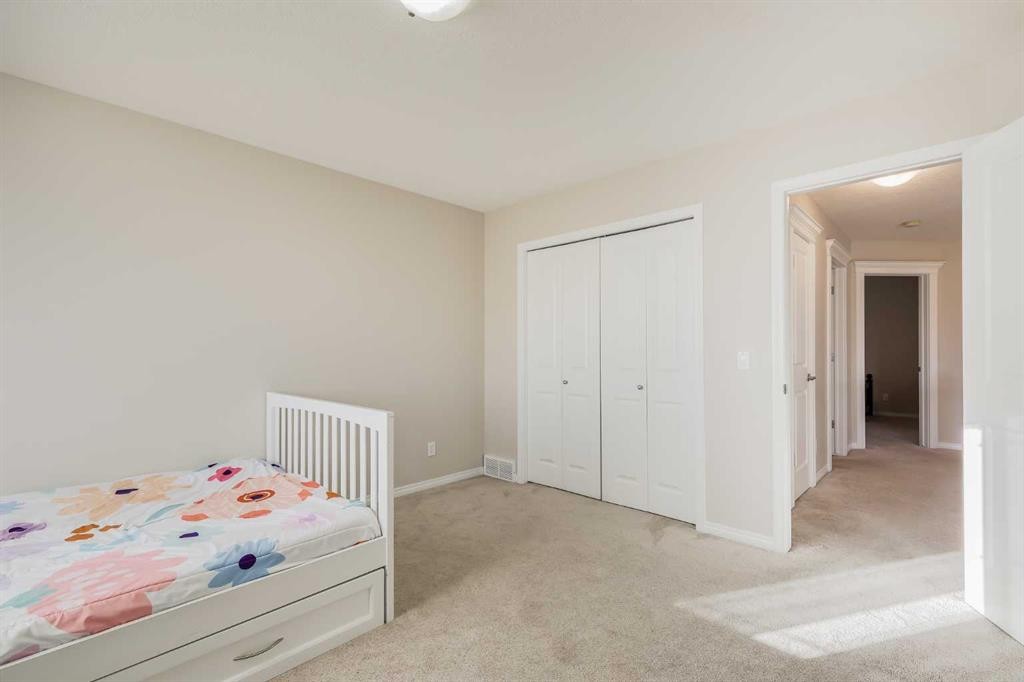 7 Everglade Circle Sw, Calgary, AB - Indoor Photo Showing Bedroom