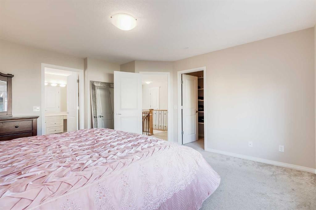 7 Everglade Circle Sw, Calgary, AB - Indoor Photo Showing Bedroom