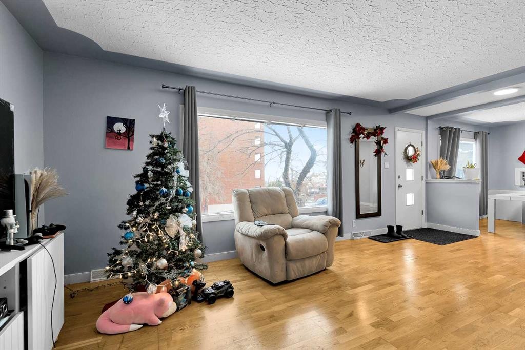 4617 Stanley Road Sw, Calgary, AB - Indoor