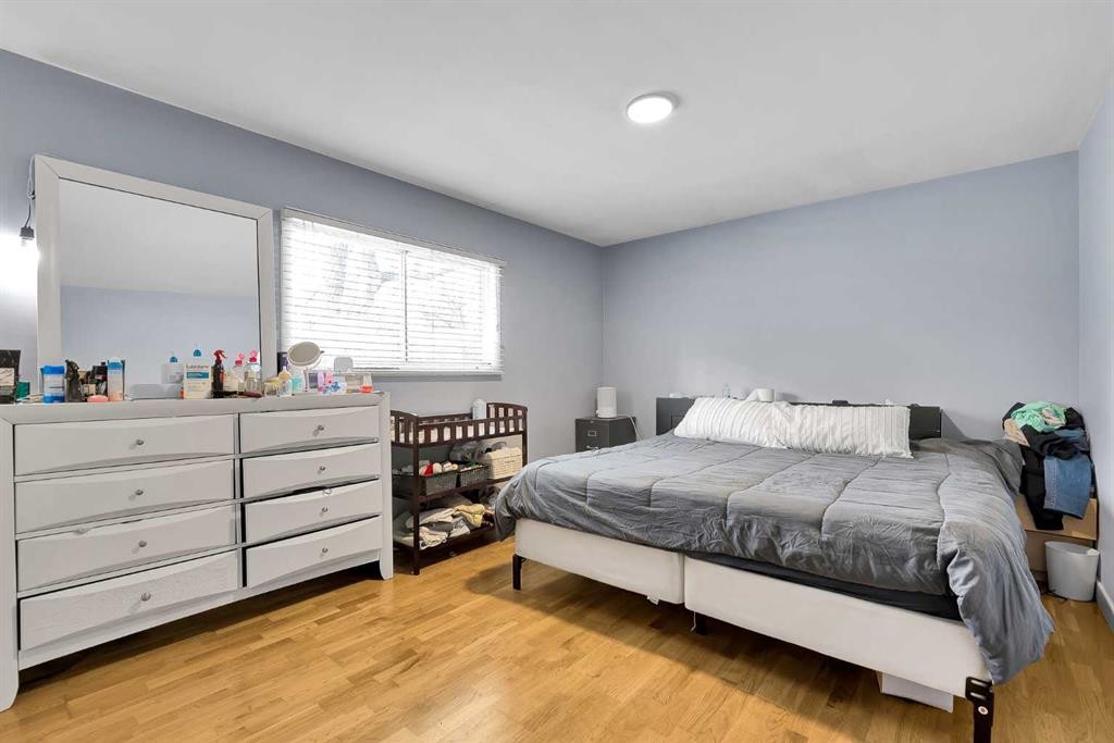 4617 Stanley Road Sw, Calgary, AB - Indoor Photo Showing Bedroom