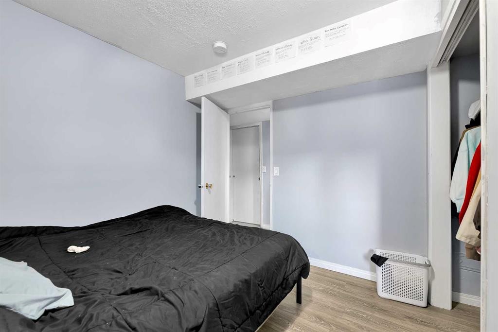 4617 Stanley Road Sw, Calgary, AB - Indoor Photo Showing Bedroom