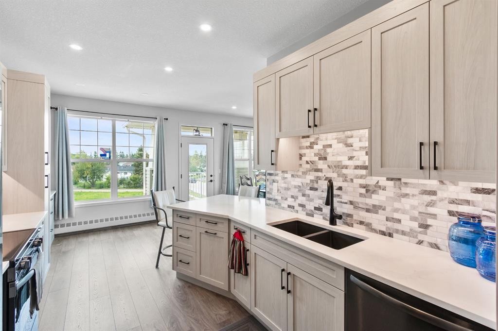 314-4500 50 Avenue, Olds, AB - Indoor Photo Showing Kitchen With Double Sink With Upgraded Kitchen