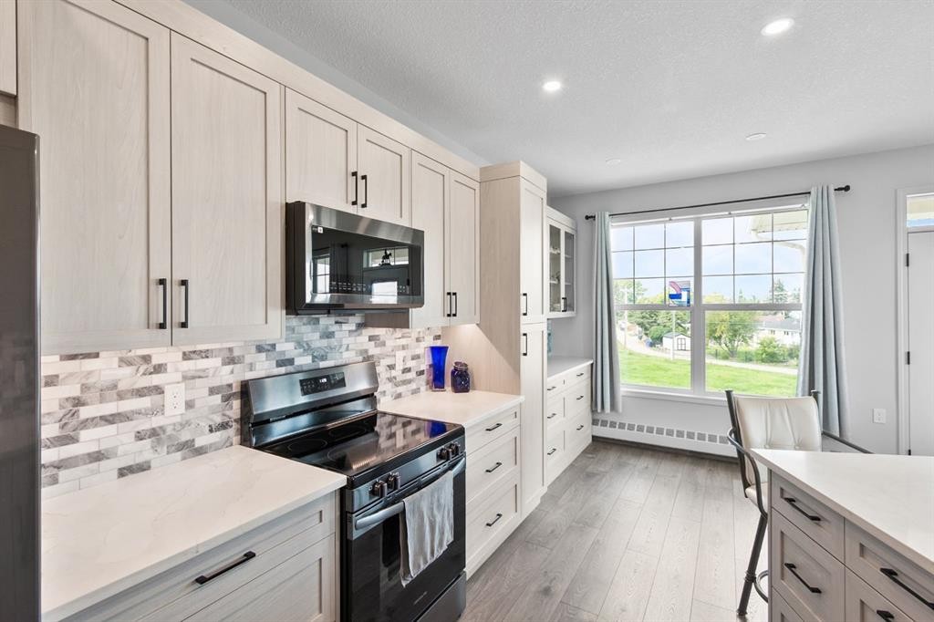 314-4500 50 Avenue, Olds, AB - Indoor Photo Showing Kitchen With Upgraded Kitchen