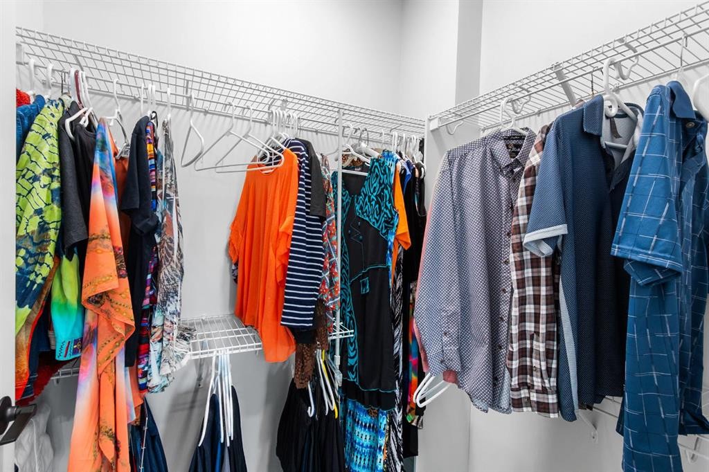 314-4500 50 Avenue, Olds, AB - Indoor With Storage