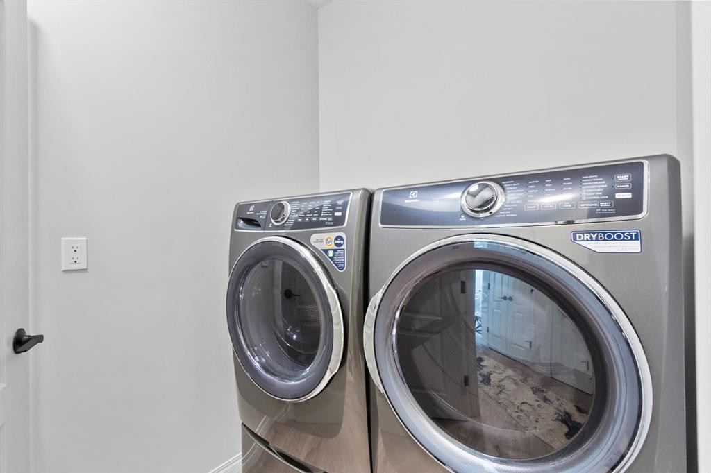 314-4500 50 Avenue, Olds, AB - Indoor Photo Showing Laundry Room