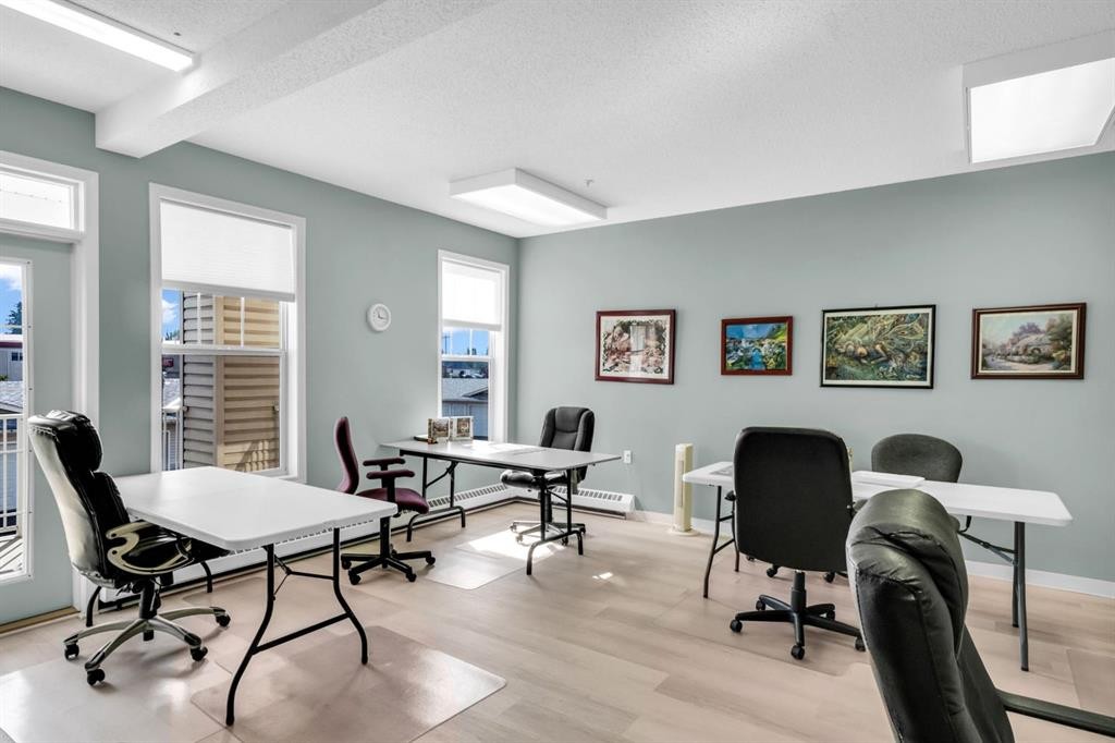 314-4500 50 Avenue, Olds, AB - Indoor Photo Showing Office