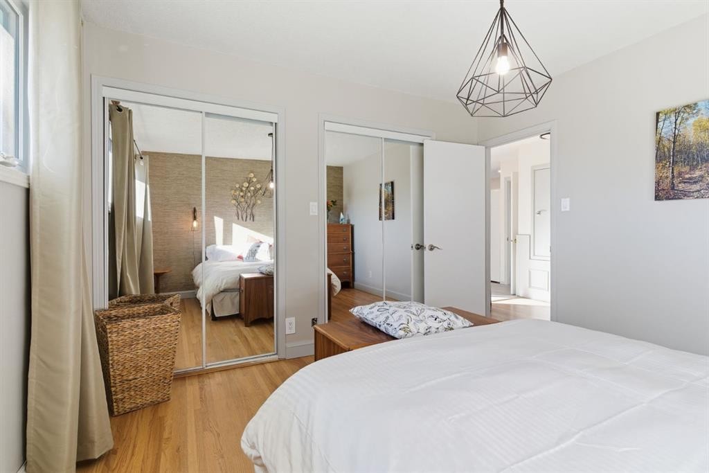 7019 20 Street Se, Calgary, AB - Indoor Photo Showing Bedroom