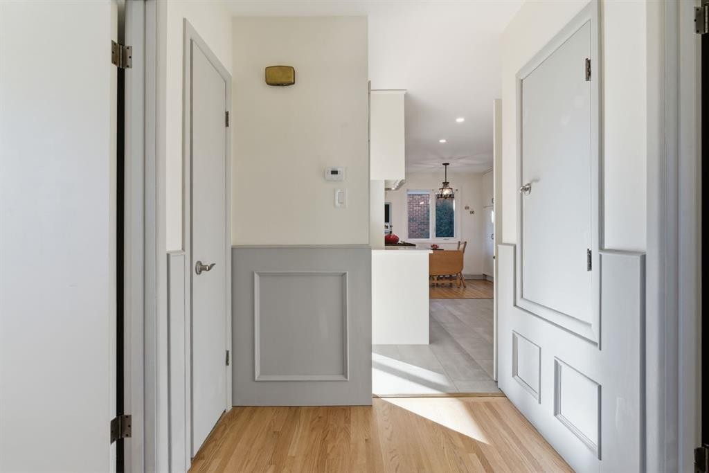 7019 20 Street Se, Calgary, AB - Indoor Photo Showing Other Room