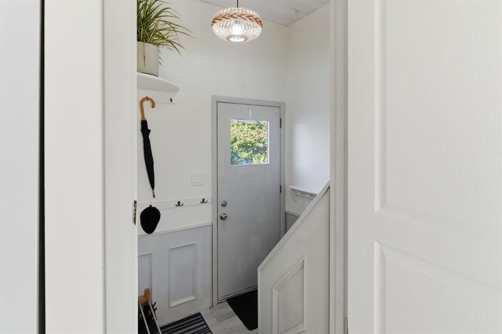 7019 20 Street Se, Calgary, AB - Indoor Photo Showing Other Room