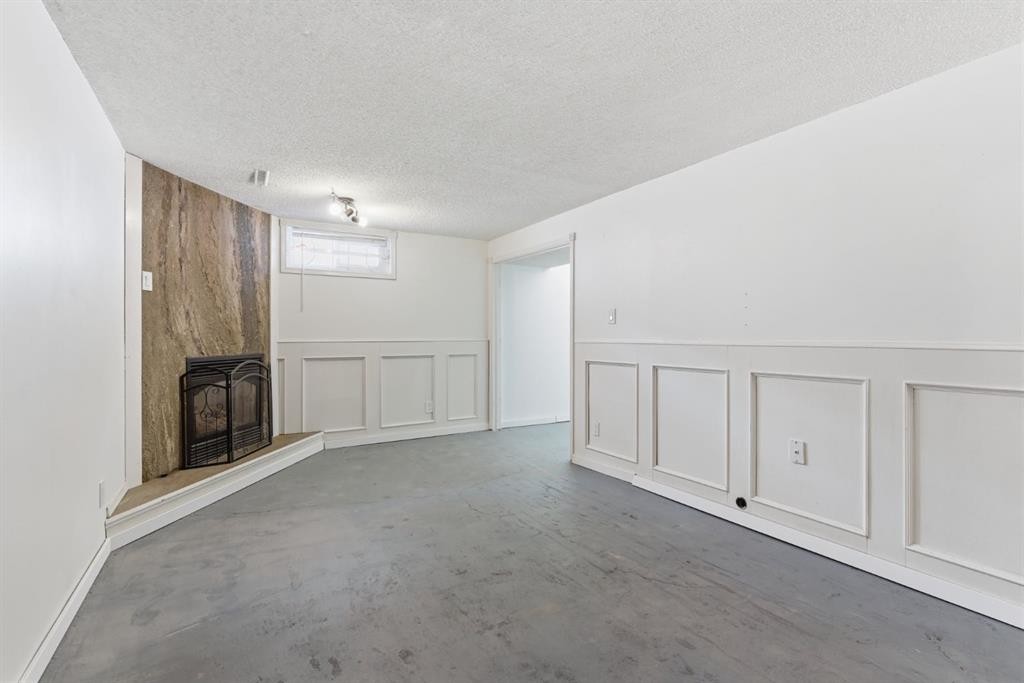 7019 20 Street Se, Calgary, AB - Indoor Photo Showing Other Room