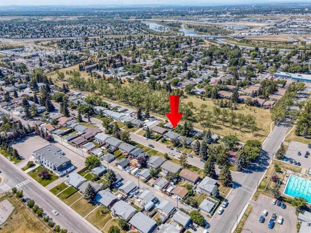 7019 20 Street Se, Calgary, AB - Outdoor With View