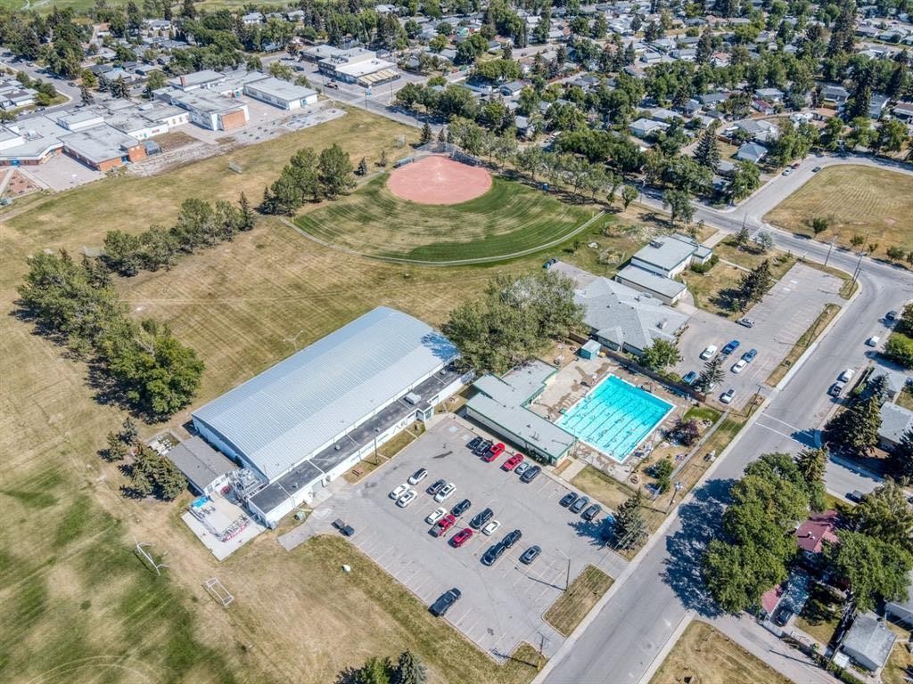 7019 20 Street Se, Calgary, AB - Outdoor With View