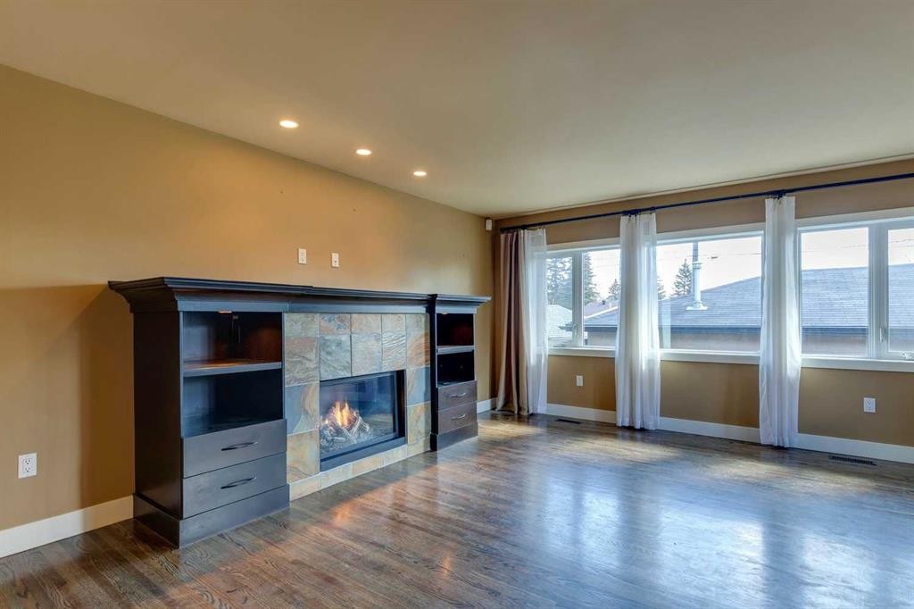 3140 46 Street Sw, Calgary, AB - Indoor Photo Showing Living Room With Fireplace