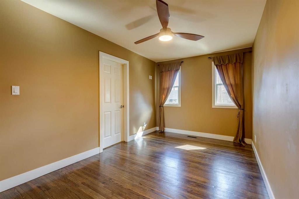 3140 46 Street Sw, Calgary, AB - Indoor Photo Showing Other Room