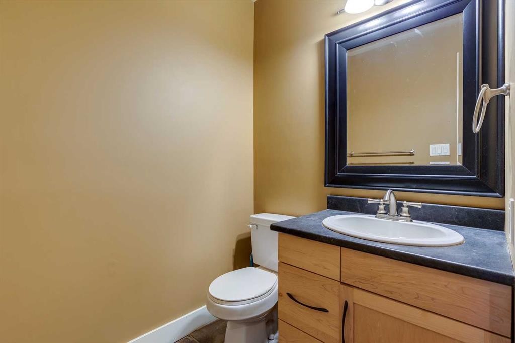 3140 46 Street Sw, Calgary, AB - Indoor Photo Showing Bathroom