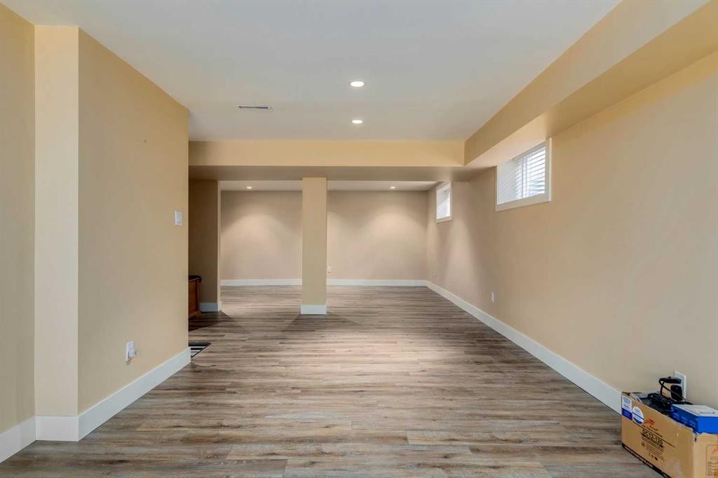 3140 46 Street Sw, Calgary, AB - Indoor Photo Showing Other Room