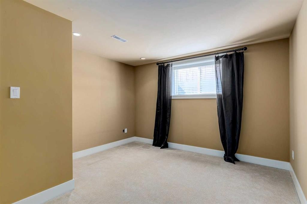 3140 46 Street Sw, Calgary, AB - Indoor Photo Showing Other Room