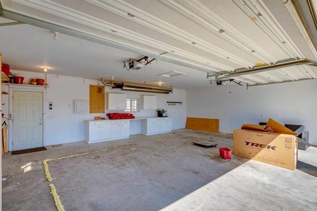 3140 46 Street Sw, Calgary, AB - Indoor Photo Showing Garage