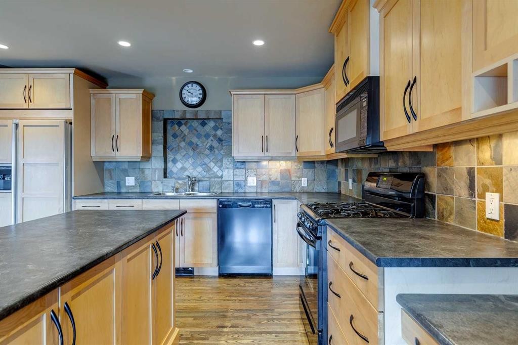 3140 46 Street Sw, Calgary, AB - Indoor Photo Showing Kitchen With Double Sink