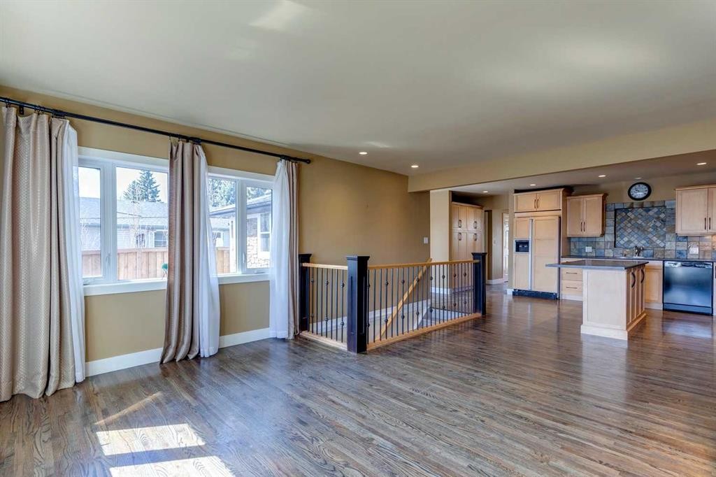 3140 46 Street Sw, Calgary, AB - Indoor