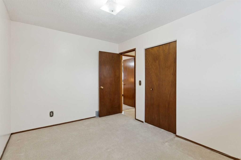 3221 Cedarille Drive Sw, Calgary, AB - Indoor Photo Showing Other Room