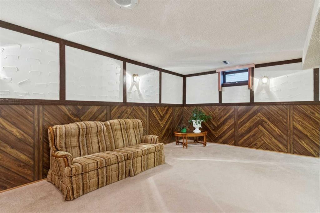 3221 Cedarille Drive Sw, Calgary, AB - Indoor Photo Showing Other Room