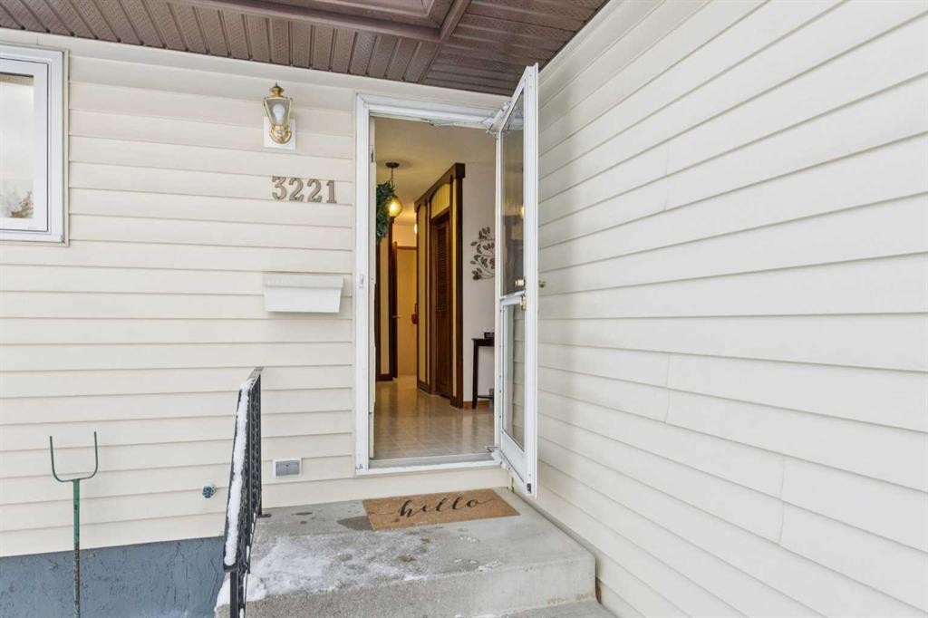 3221 Cedarille Drive Sw, Calgary, AB - Outdoor With Exterior