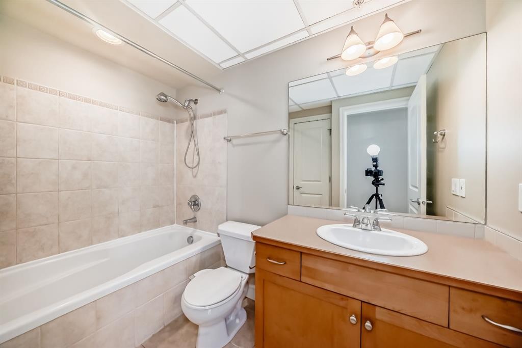 701-920 5 Avenue Sw, Calgary, AB - Indoor Photo Showing Bathroom