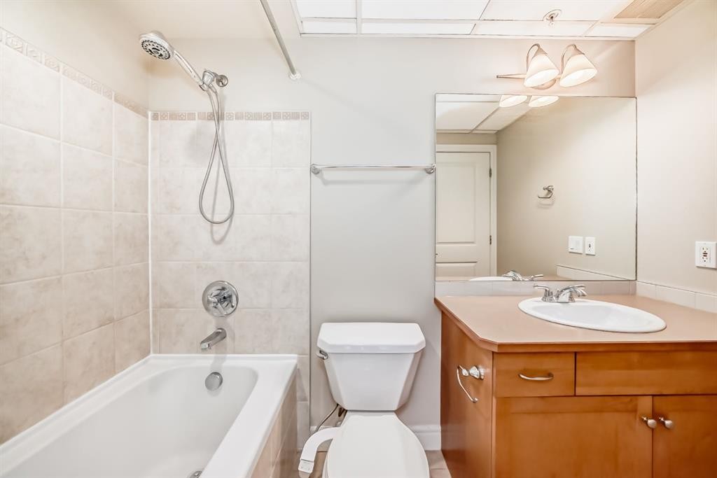 701-920 5 Avenue Sw, Calgary, AB - Indoor Photo Showing Bathroom