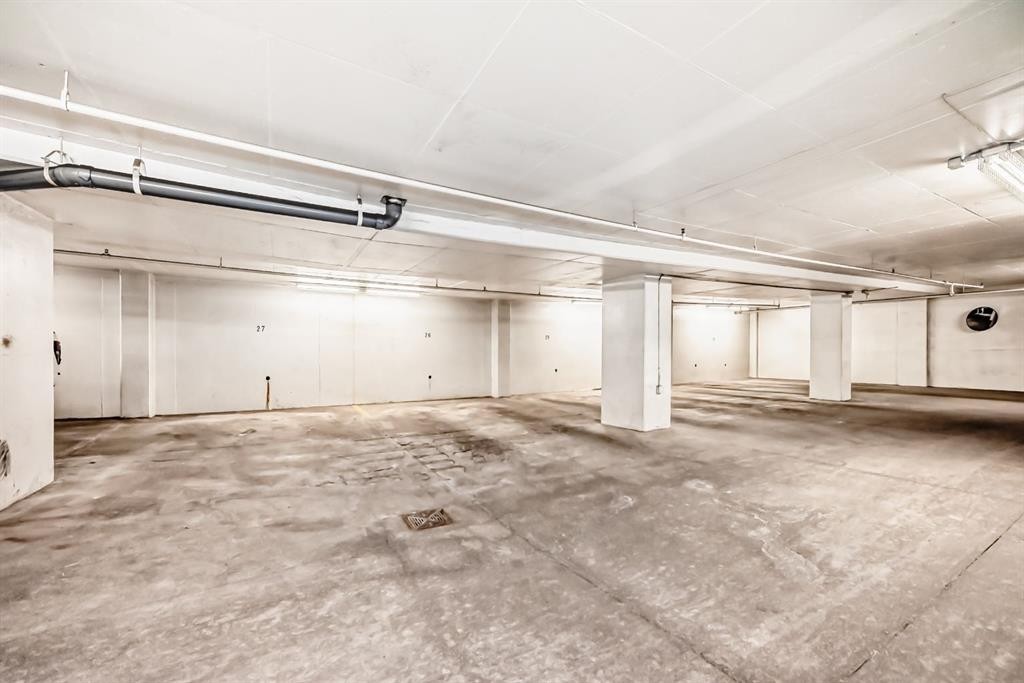 701-920 5 Avenue Sw, Calgary, AB - Indoor Photo Showing Garage
