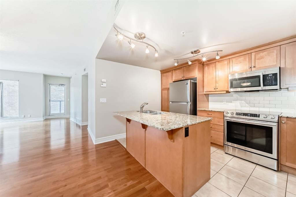 701-920 5 Avenue Sw, Calgary, AB - Indoor Photo Showing Kitchen