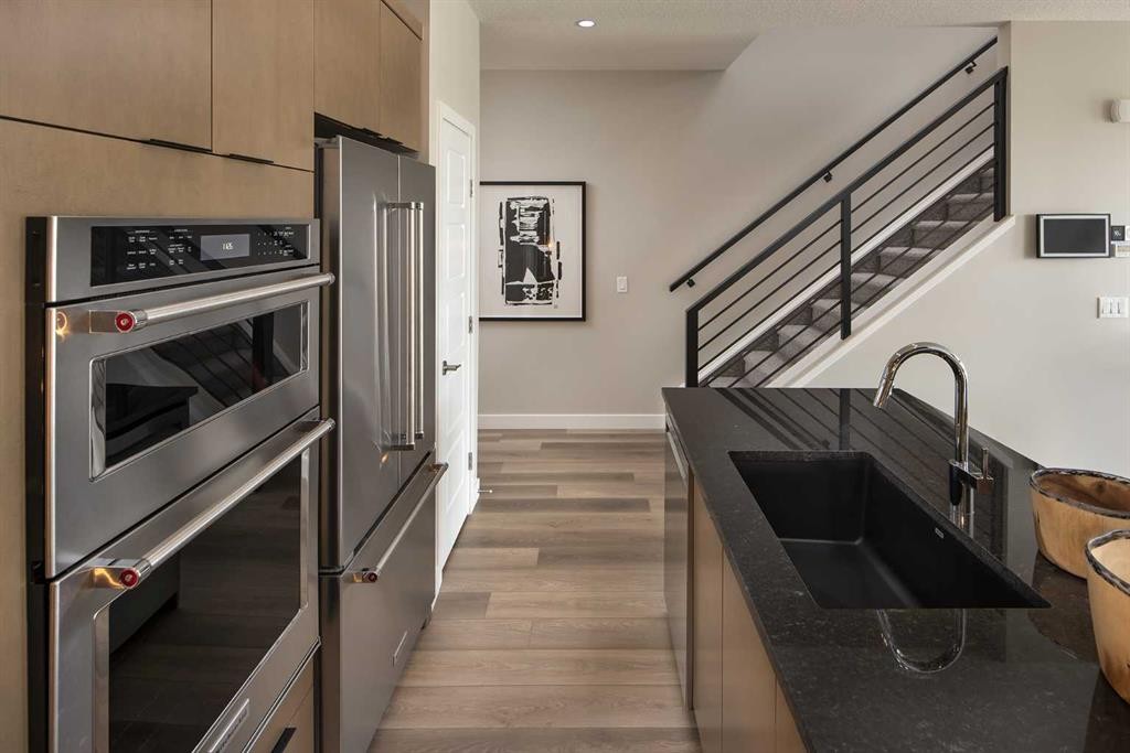 178 Mitchell Road Nw, Calgary, AB - Indoor Photo Showing Kitchen