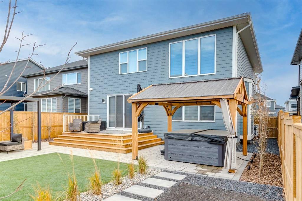 18 South Shore Bay, Chestermere, AB
