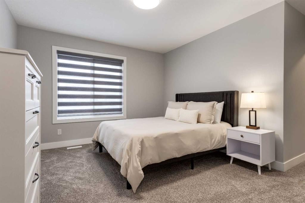 18 South Shore Bay, Chestermere, AB