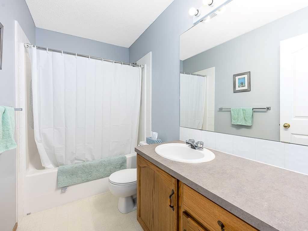 119 Mt Douglas Manor Se, Calgary, AB - Indoor Photo Showing Bathroom