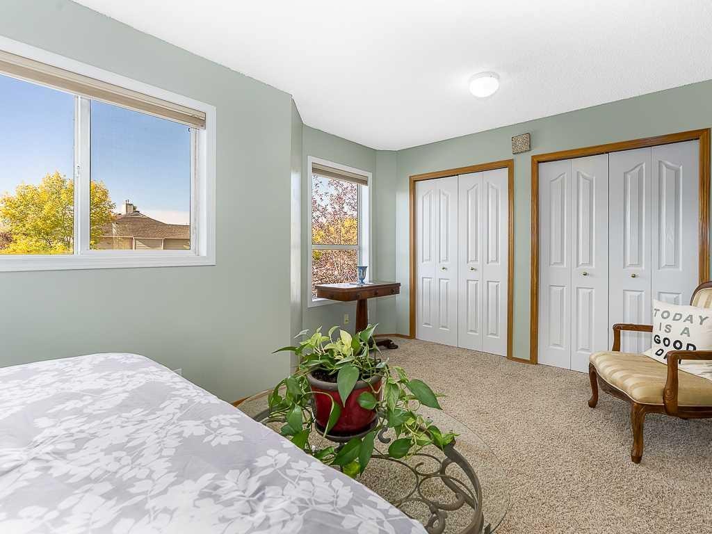 119 Mt Douglas Manor Se, Calgary, AB - Indoor Photo Showing Bedroom