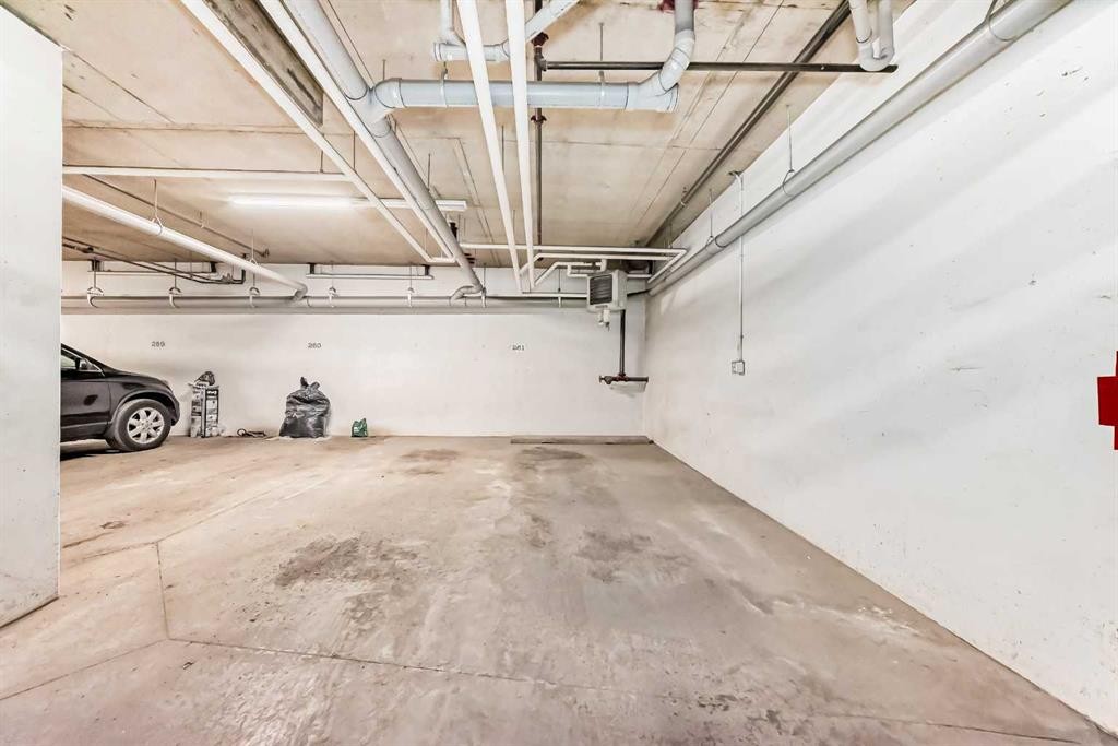417-2300 Evanston Square Nw, Calgary, AB - Indoor Photo Showing Garage