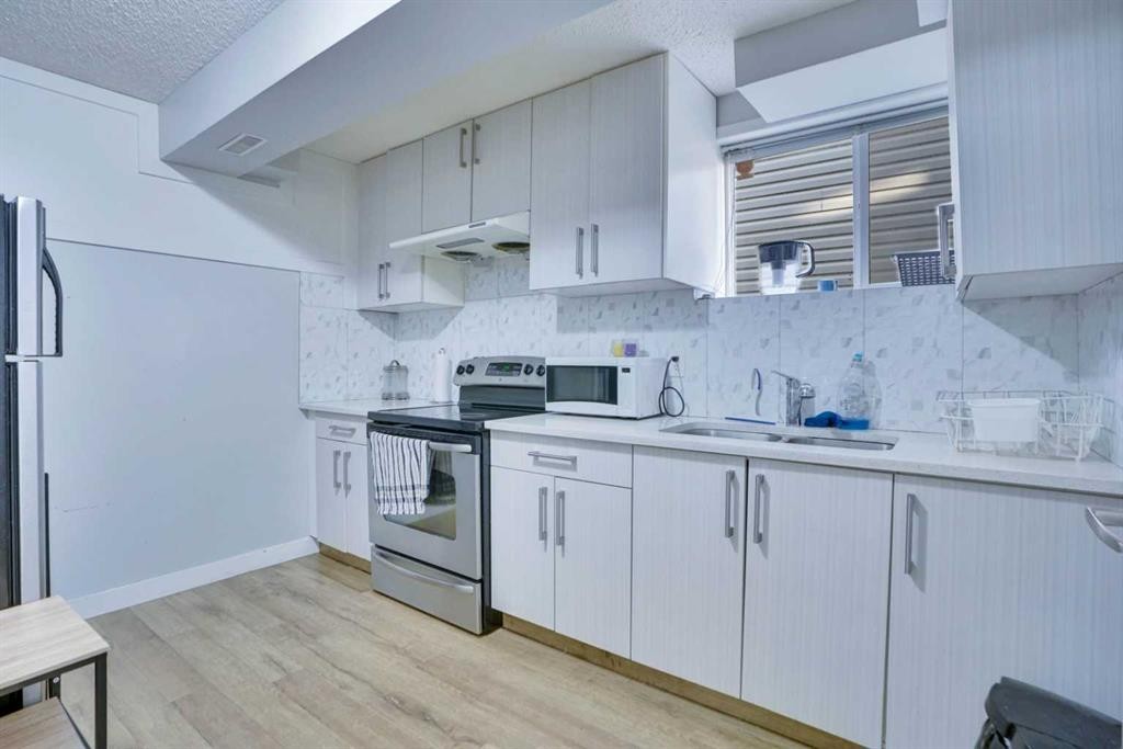 62 Taracove Estate Drive Ne, Calgary, AB - Indoor Photo Showing Kitchen